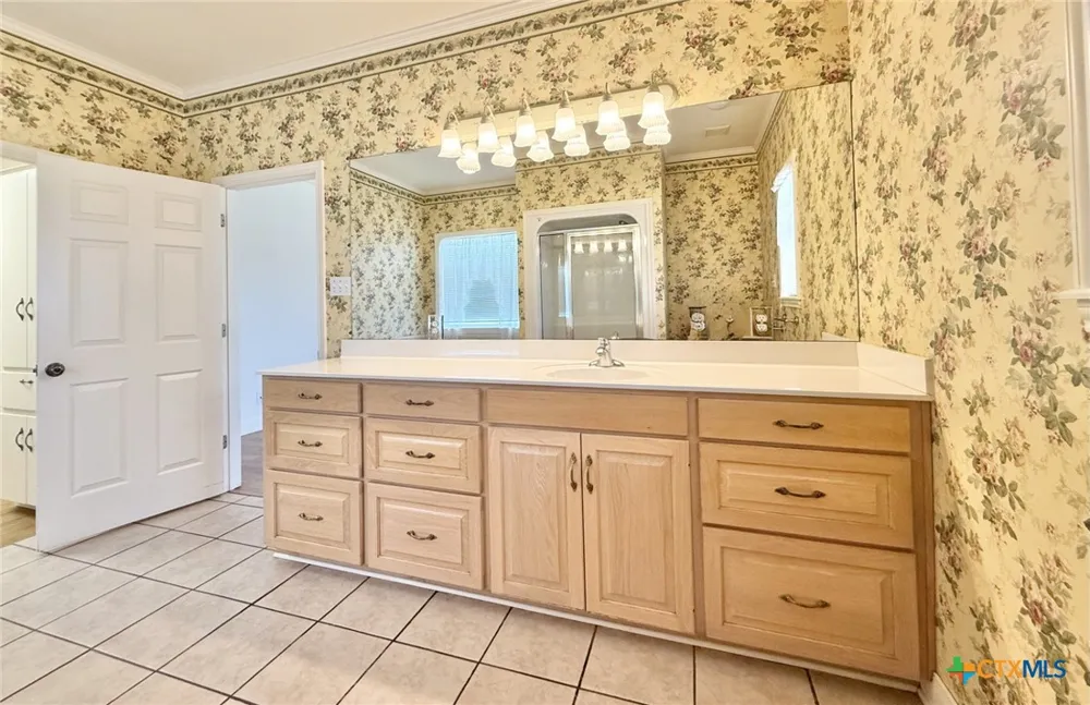 415 S Trinity Street Edna, TX 77957