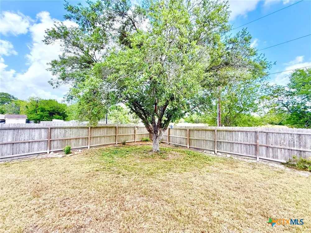 415 S Trinity Street Edna, TX 77957