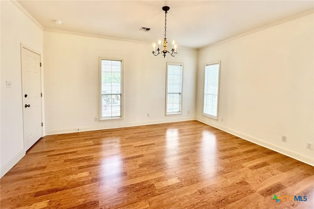 415 S Trinity Street Edna, TX 77957