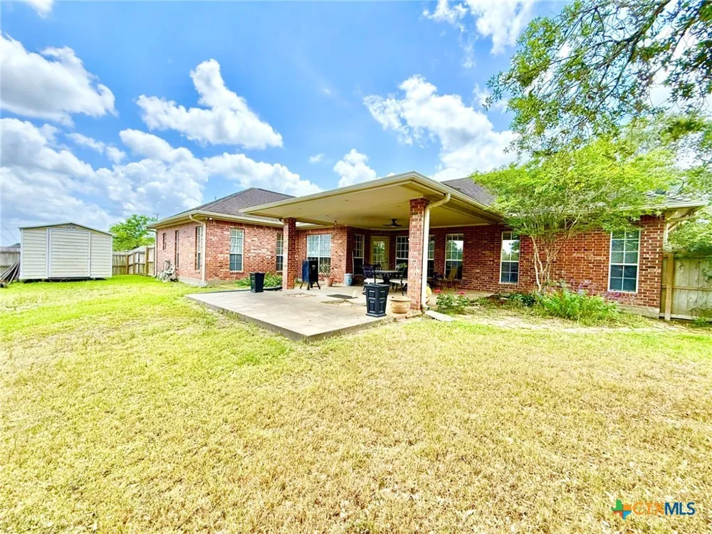 415 S Trinity Street Edna, TX 77957