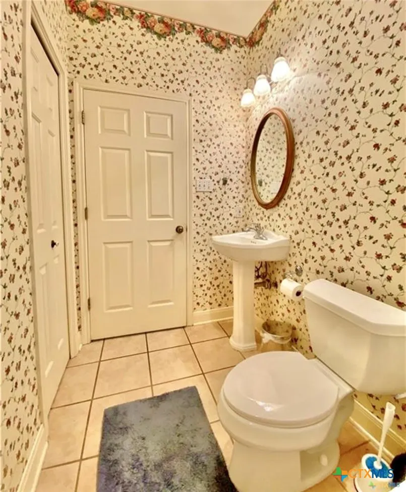 415 S Trinity Street Edna, TX 77957