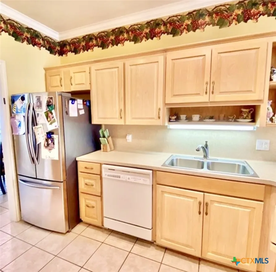415 S Trinity Street Edna, TX 77957