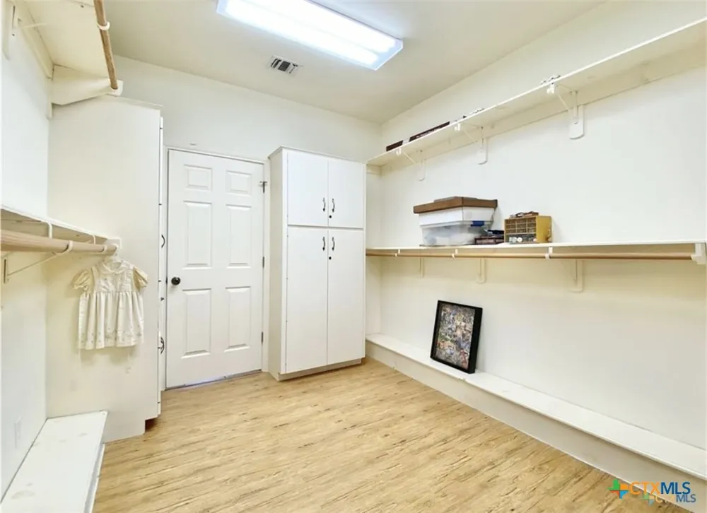 415 S Trinity Street Edna, TX 77957