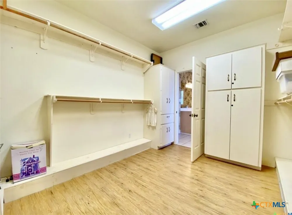 415 S Trinity Street Edna, TX 77957