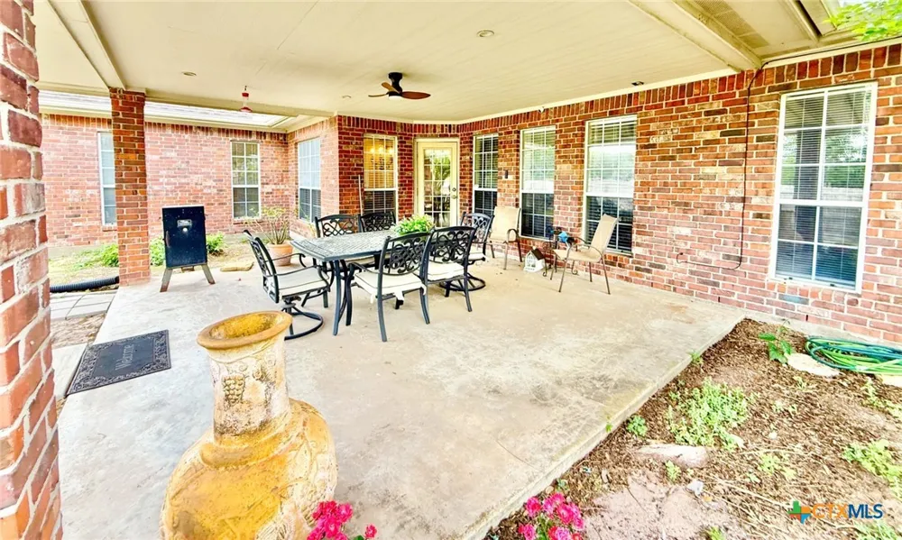 415 S Trinity Street Edna, TX 77957