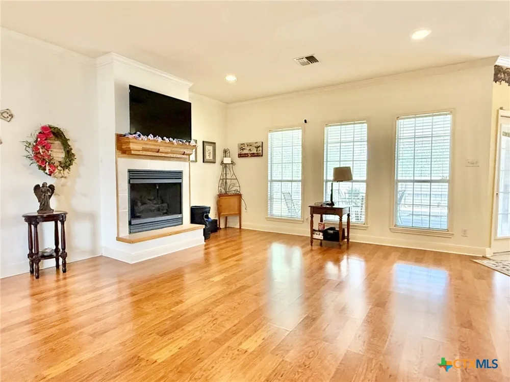 415 S Trinity Street Edna, TX 77957