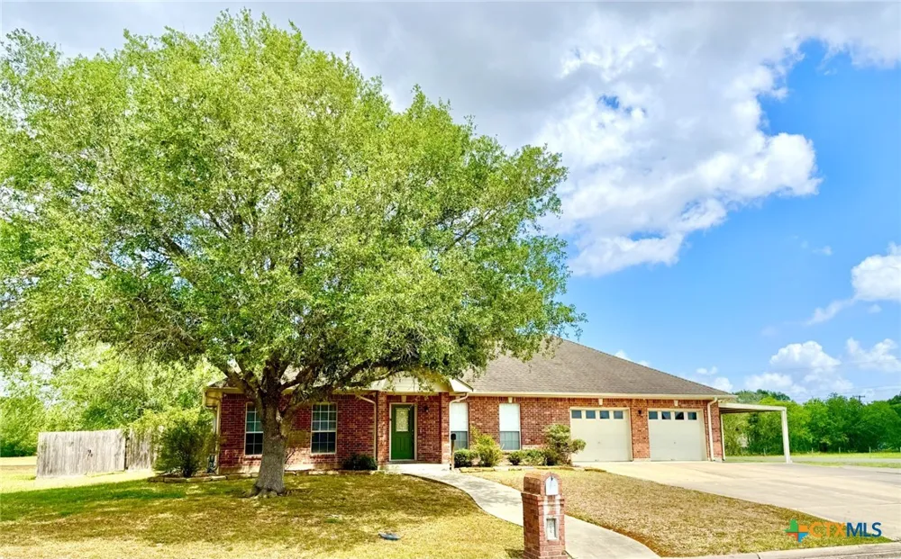 415 S Trinity Street Edna, TX 77957
