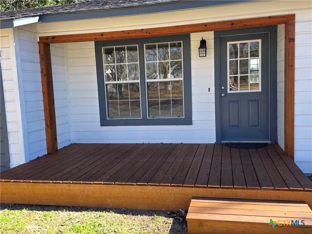 116 E 14th Street Shiner, TX 77984