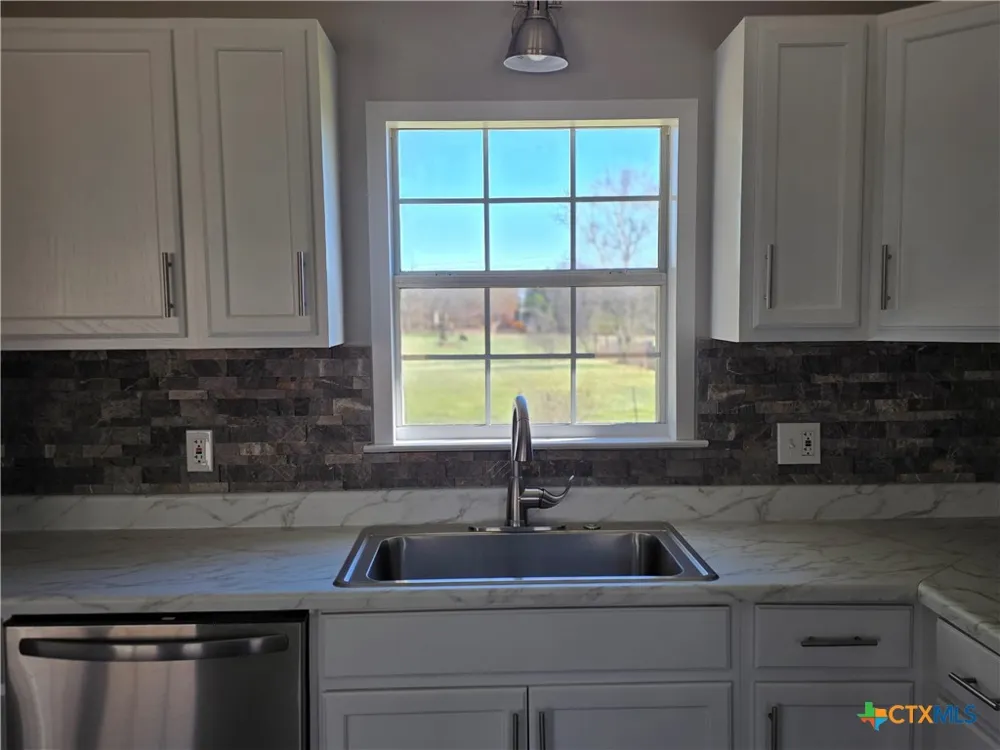116 E 14th Street Shiner, TX 77984
