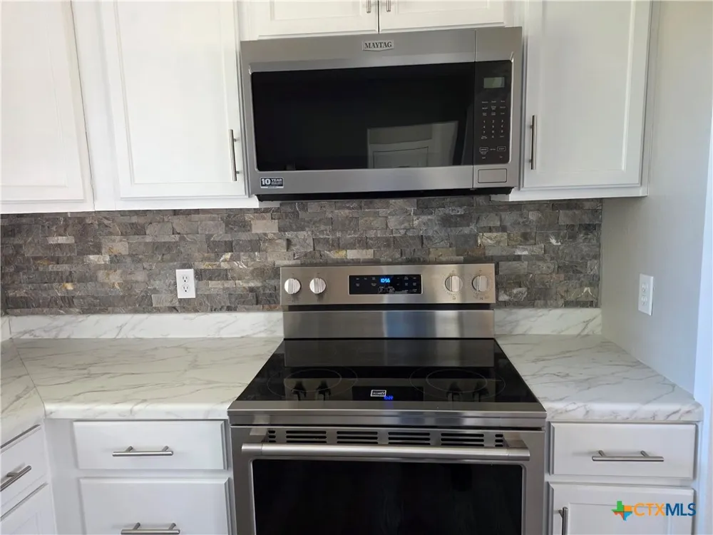 116 E 14th Street Shiner, TX 77984