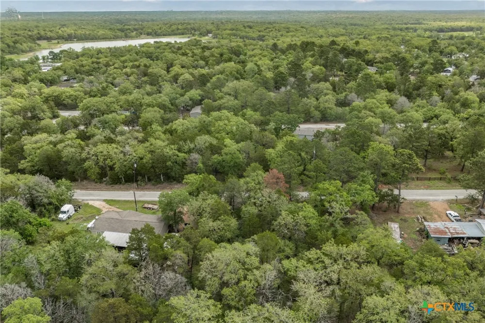 Commanche Drive Smithville, TX 78957