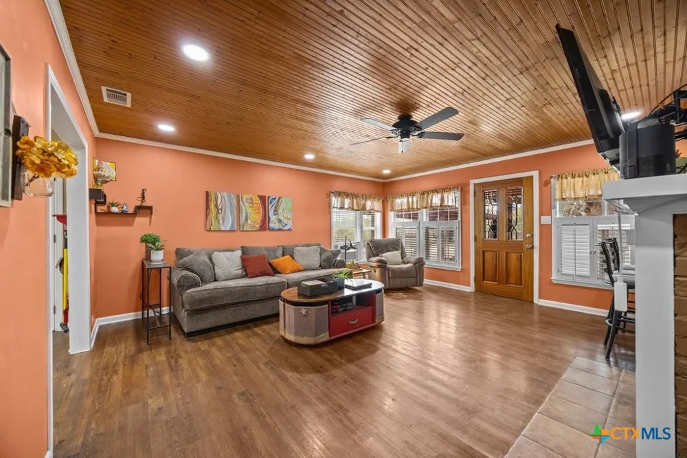 312 Gerald Drive Blanco, TX 78606