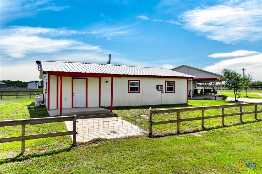 1763 FM 108 Smiley, TX 78159