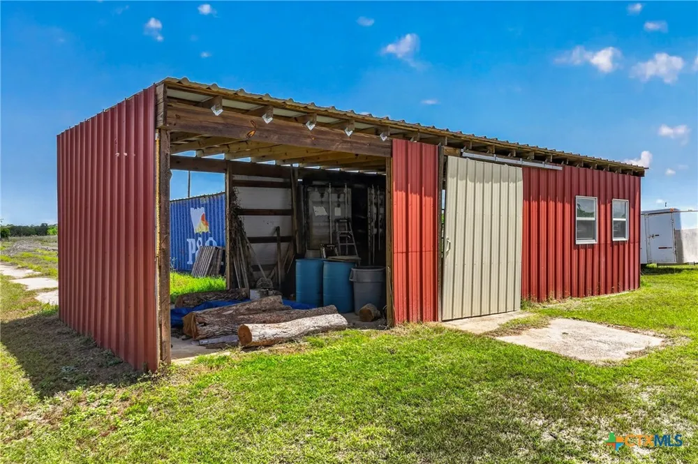 1763 FM 108 Smiley, TX 78159