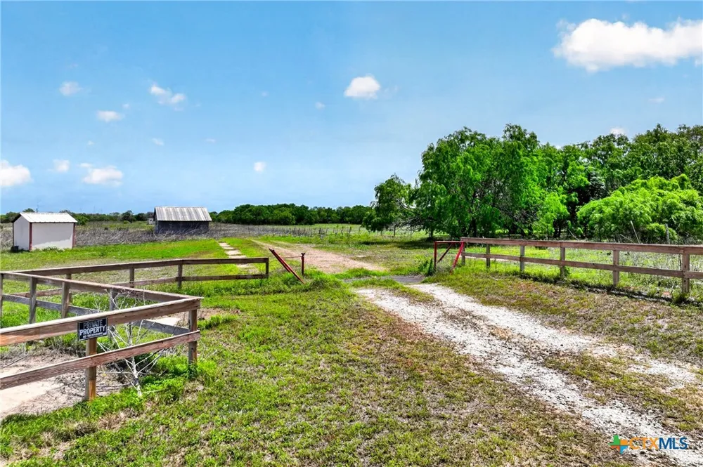 1763 FM 108 Smiley, TX 78159