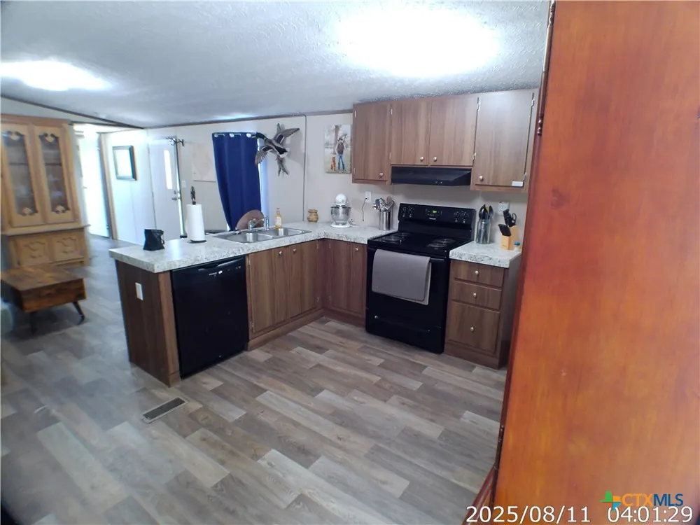 737 Private Road 1065 Hallettsville, TX 77964