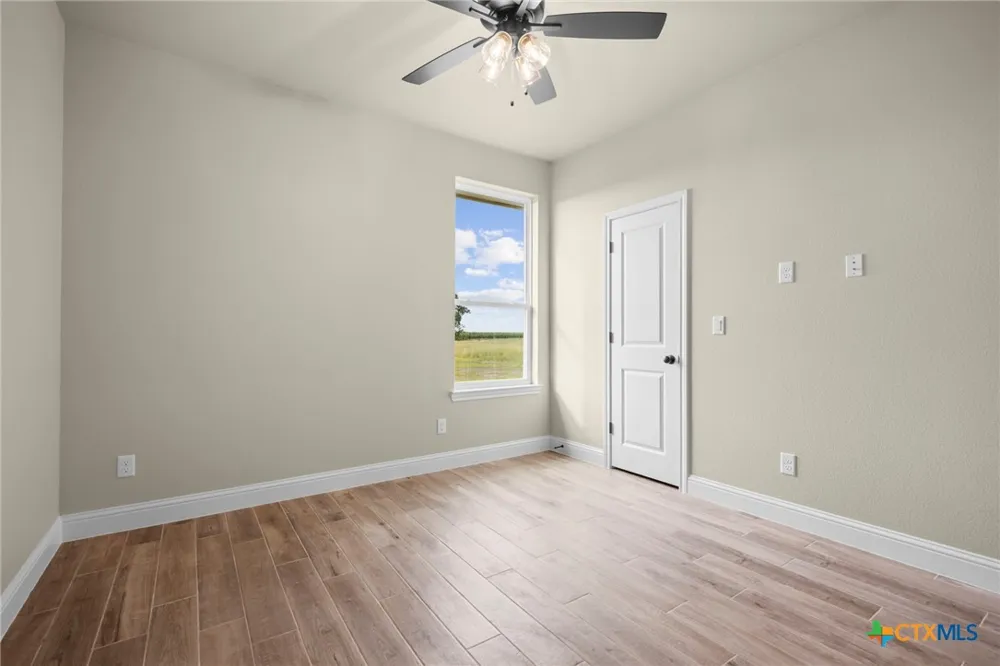 107 PR 711 Lott, TX 76656