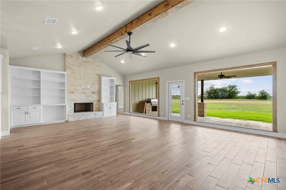 107 PR 711 Lott, TX 76656