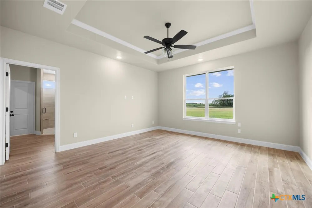 107 PR 711 Lott, TX 76656