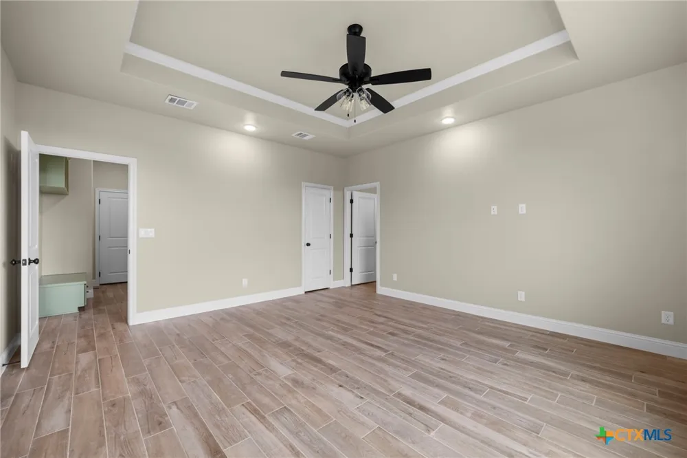 107 PR 711 Lott, TX 76656