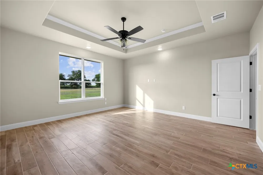 107 PR 711 Lott, TX 76656