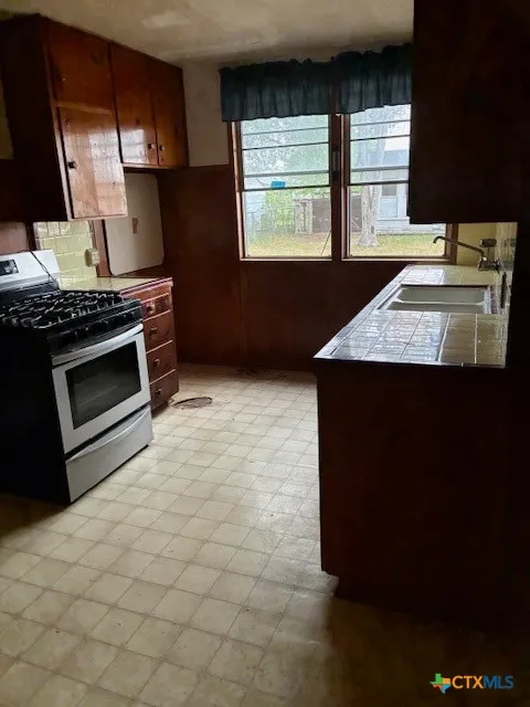 209 Highland Street Yoakum, TX 77995