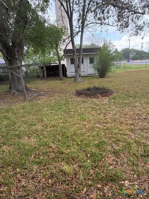 209 Highland Street Yoakum, TX 77995