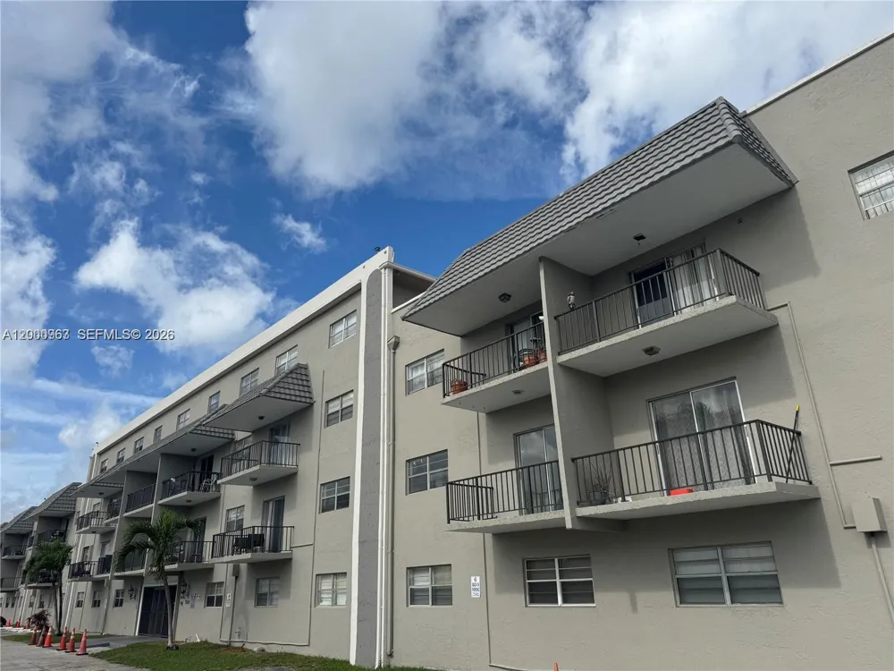 5100 SW 41st St #PH1 Pembroke Park, FL 33023