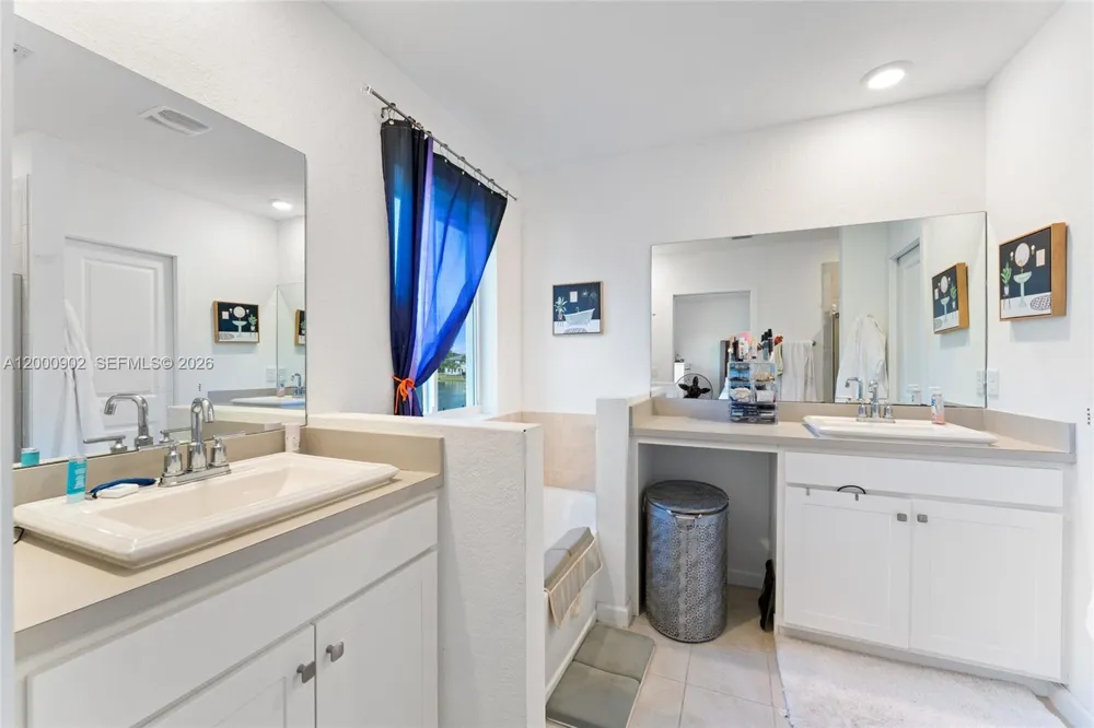 1061 NW 208th Ter Miami Gardens, FL 33169