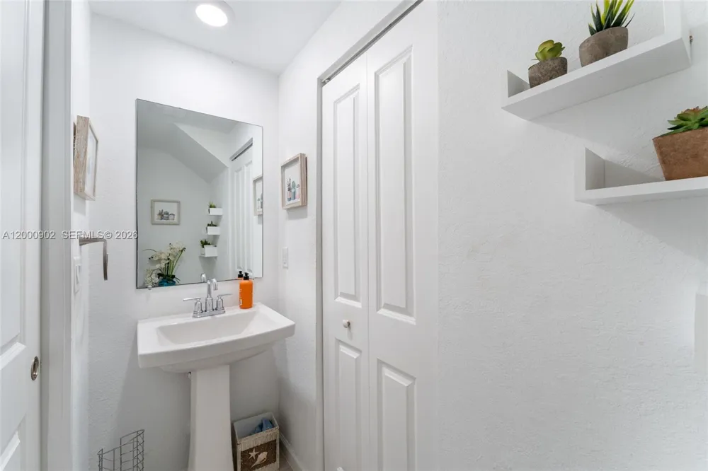 1061 NW 208th Ter Miami Gardens, FL 33169