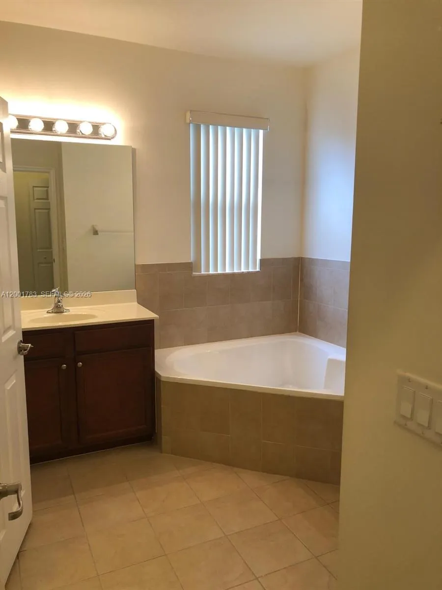 15400 SW 176th Ln Miami, FL 33187