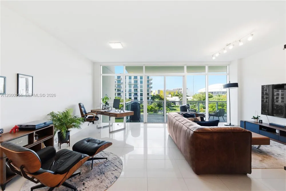 1090 NW N River Dr #404 Miami, FL 33136