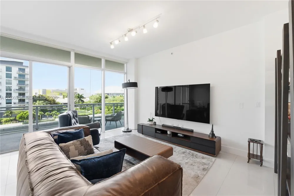 1090 NW N River Dr #404 Miami, FL 33136