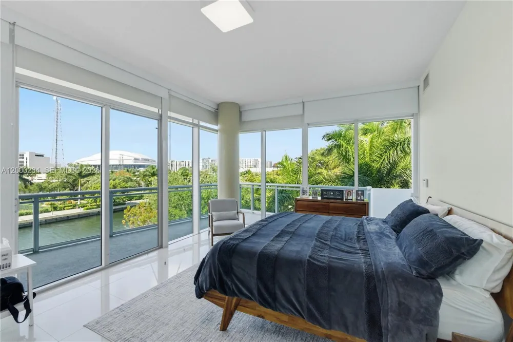 1090 NW N River Dr #404 Miami, FL 33136