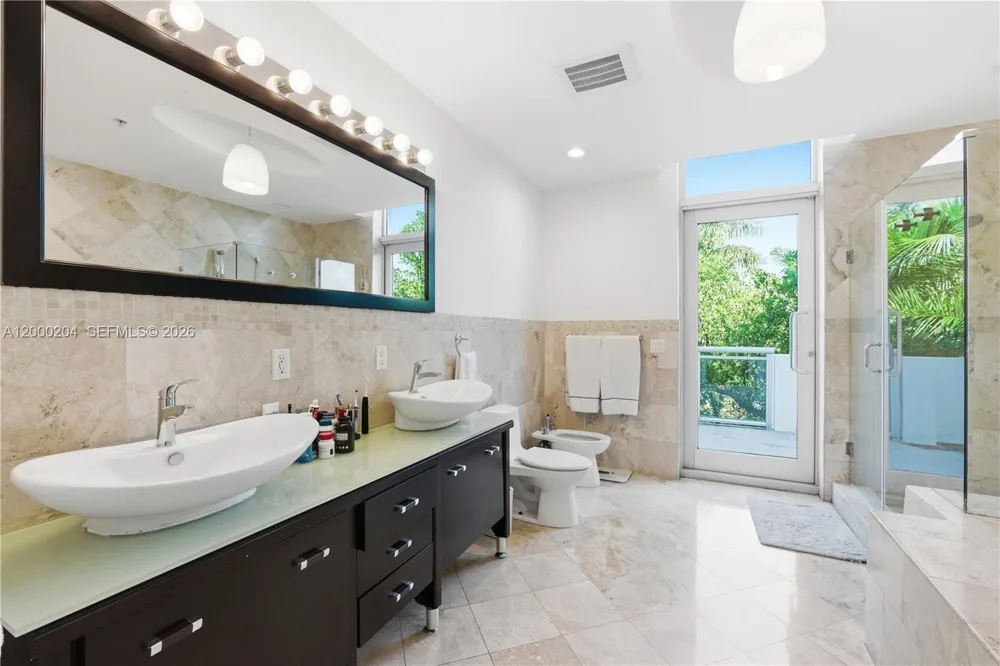 1090 NW N River Dr #404 Miami, FL 33136