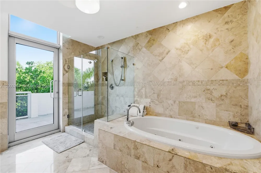 1090 NW N River Dr #404 Miami, FL 33136