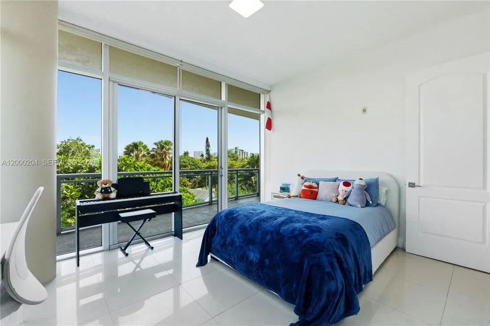 1090 NW N River Dr #404 Miami, FL 33136