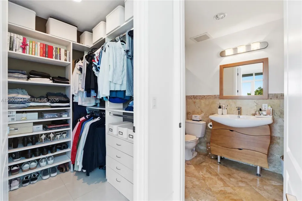 1090 NW N River Dr #404 Miami, FL 33136