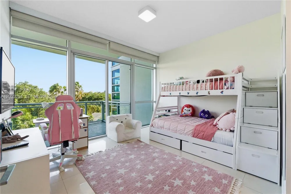 1090 NW N River Dr #404 Miami, FL 33136