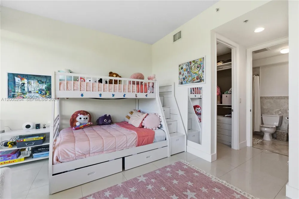 1090 NW N River Dr #404 Miami, FL 33136