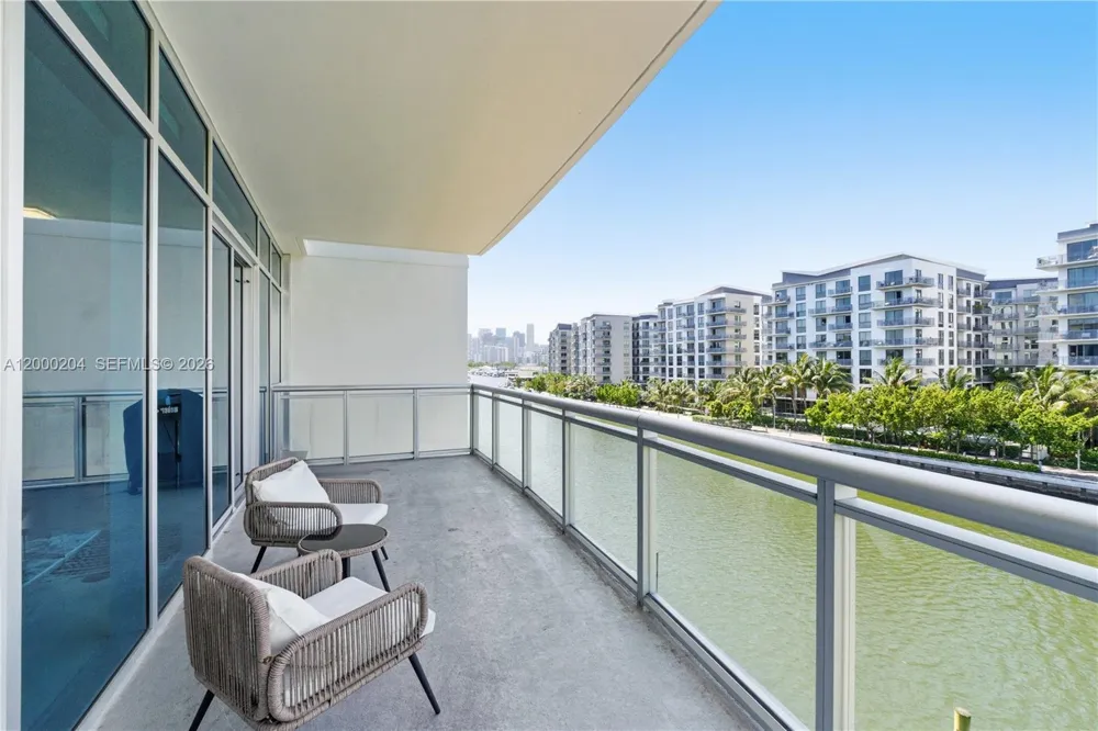 1090 NW N River Dr #404 Miami, FL 33136