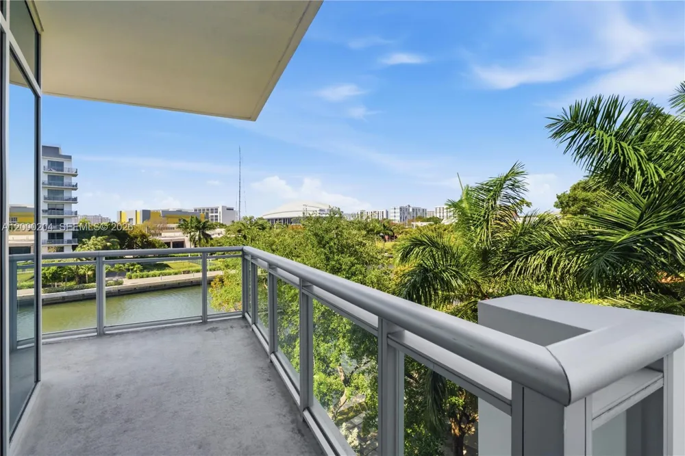 1090 NW N River Dr #404 Miami, FL 33136