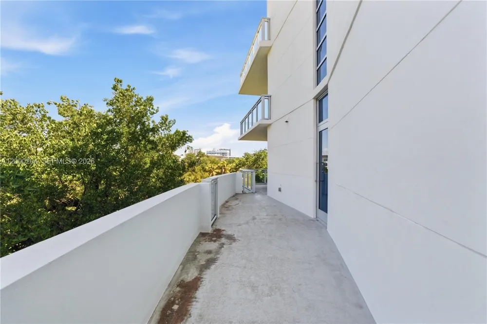 1090 NW N River Dr #404 Miami, FL 33136