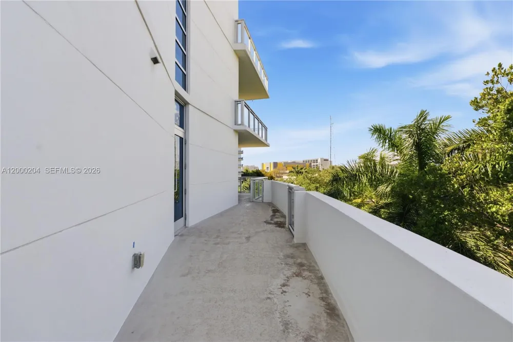 1090 NW N River Dr #404 Miami, FL 33136