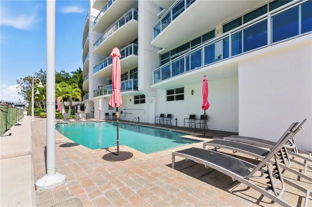 1090 NW N River Dr #404 Miami, FL 33136