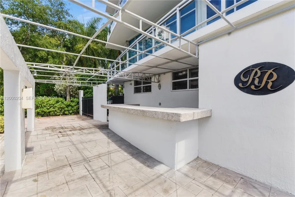 1090 NW N River Dr #404 Miami, FL 33136