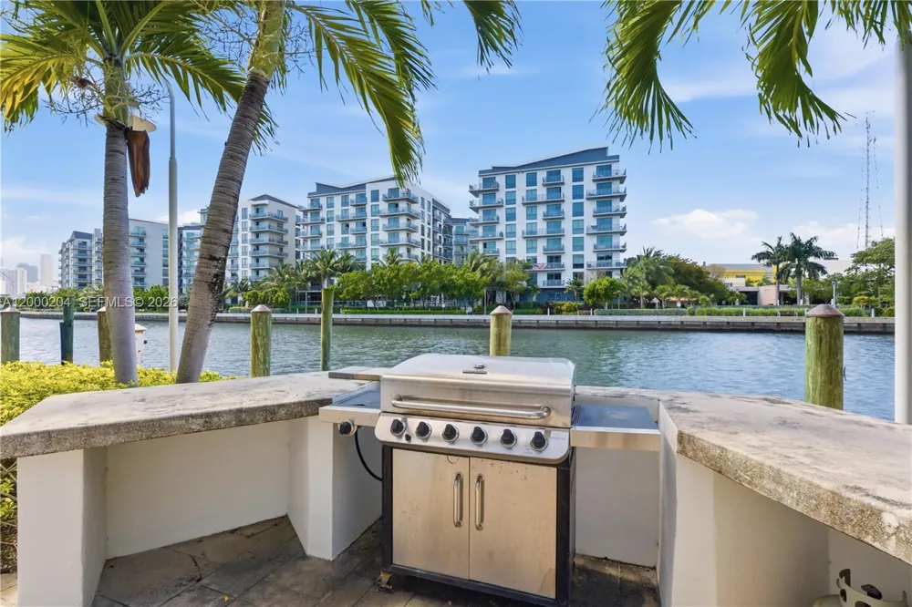 1090 NW N River Dr #404 Miami, FL 33136