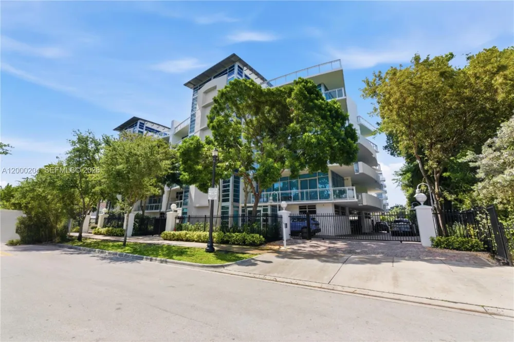 1090 NW N River Dr #404 Miami, FL 33136