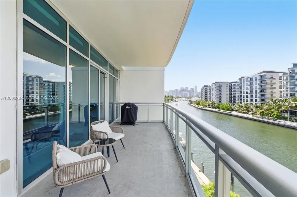 1090 NW N River Dr #404 Miami, FL 33136