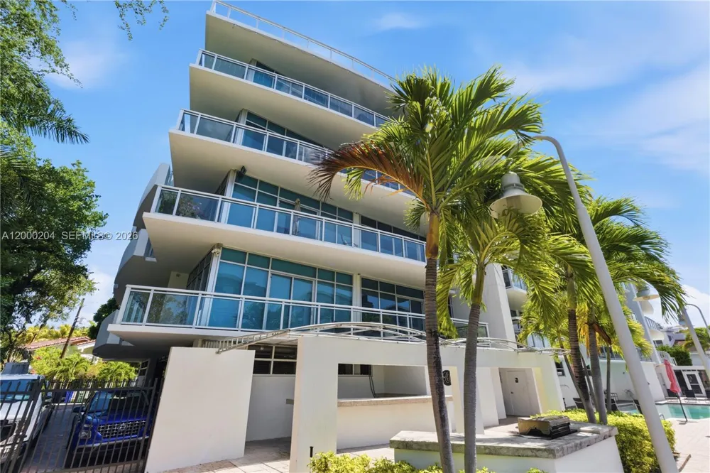 1090 NW N River Dr #404 Miami, FL 33136